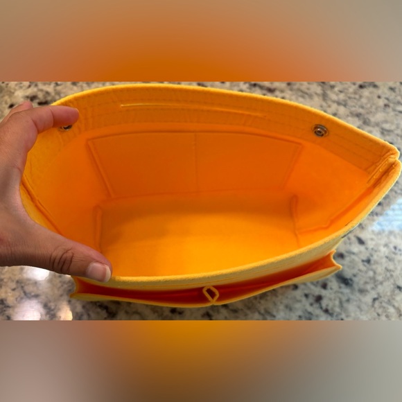 Yellow felt bag organizer- brand new - Picture 5 of 6